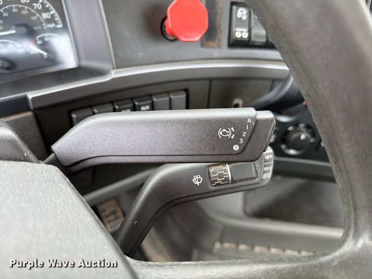 image for item ER3006 2020 Volvo VNR semi truck