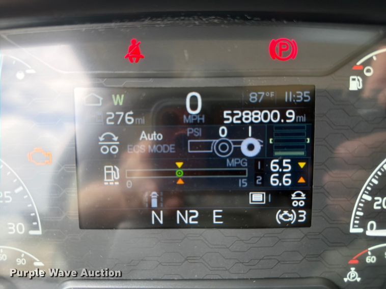 image for item ER3006 2020 Volvo VNR semi truck