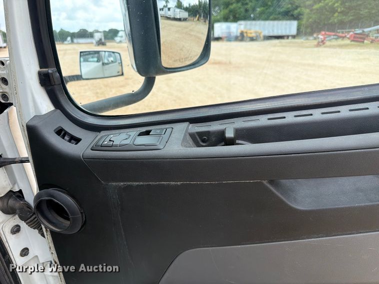 image for item ER3006 2020 Volvo VNR semi truck