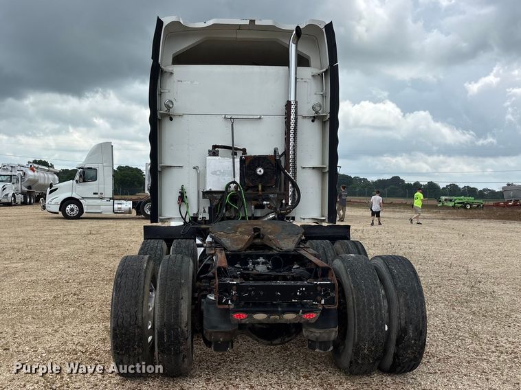 image for item ER3015 2015 Kenworth T680 semi truck