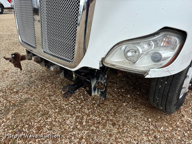 image for item ER3015 2015 Kenworth T680 semi truck