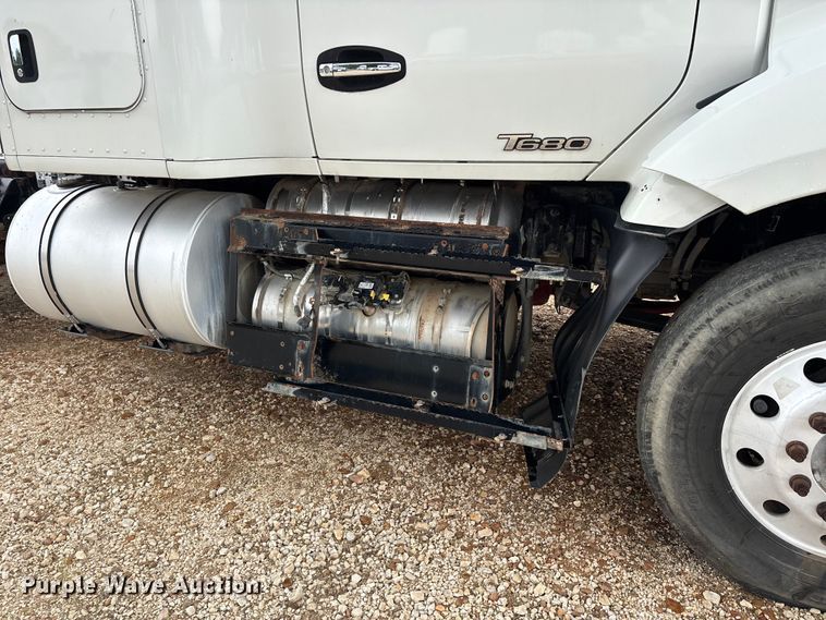 image for item ER3015 2015 Kenworth T680 semi truck