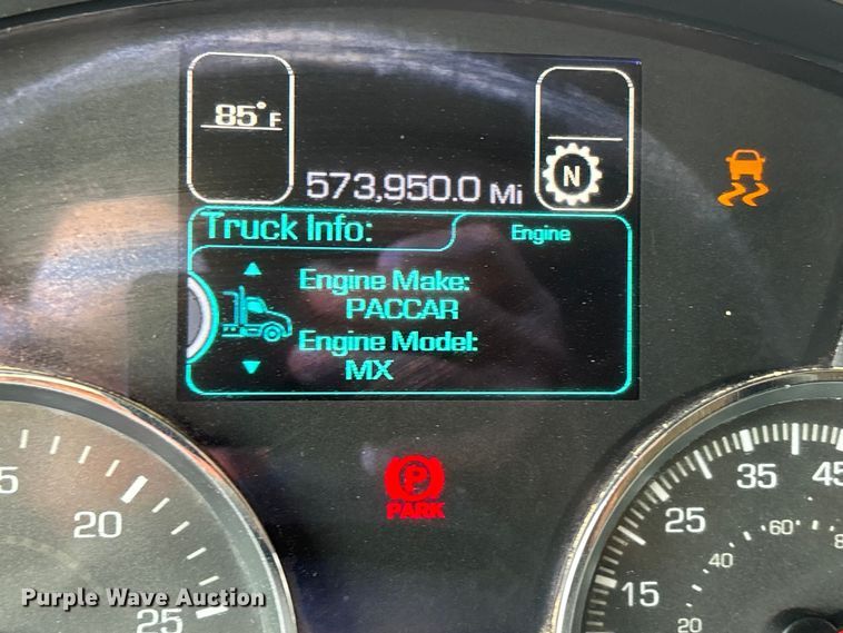 image for item ER3015 2015 Kenworth T680 semi truck