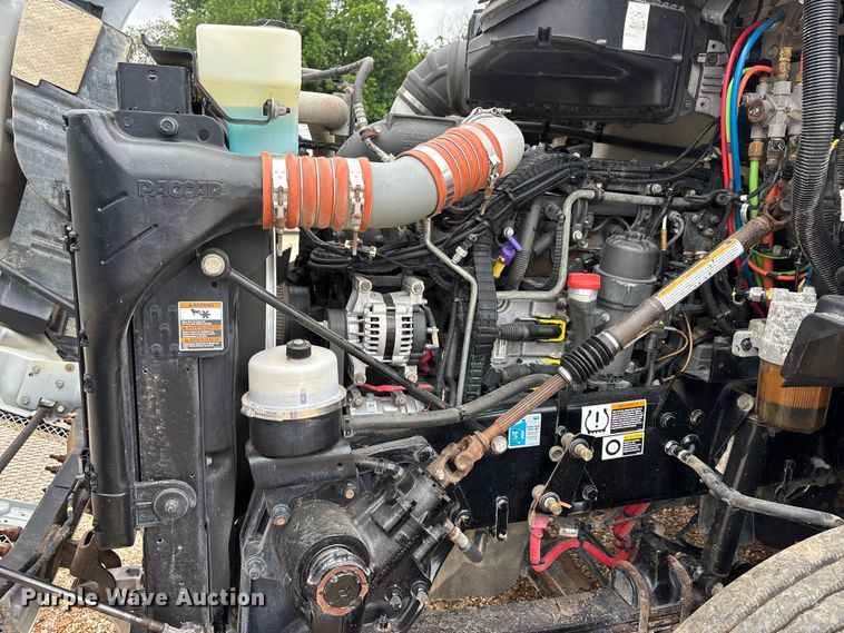 image for item ER3015 2015 Kenworth T680 semi truck