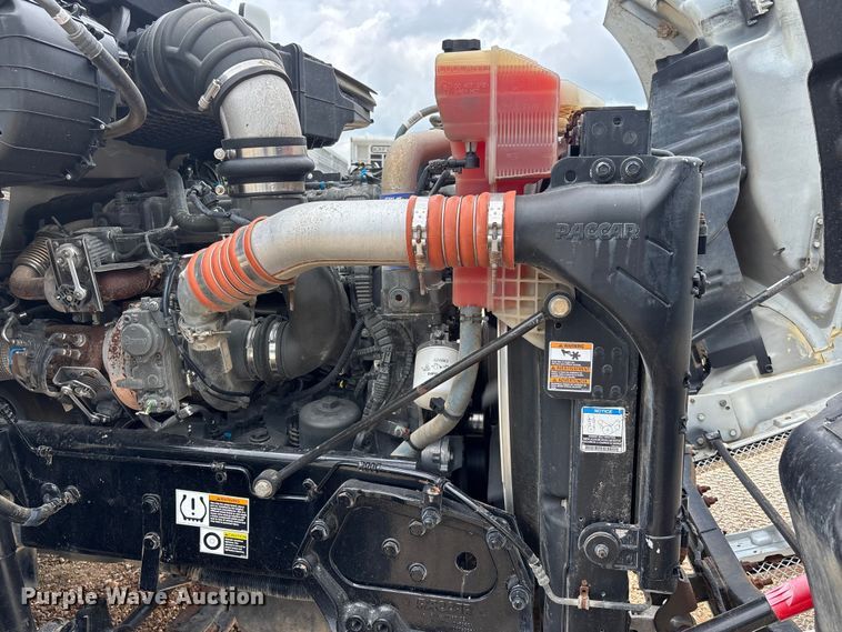 image for item ER3015 2015 Kenworth T680 semi truck