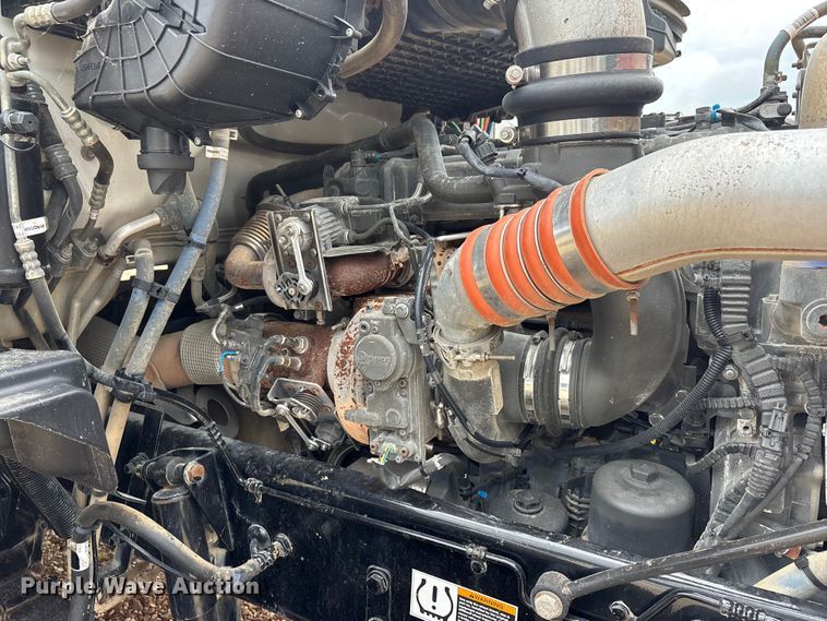 image for item ER3015 2015 Kenworth T680 semi truck