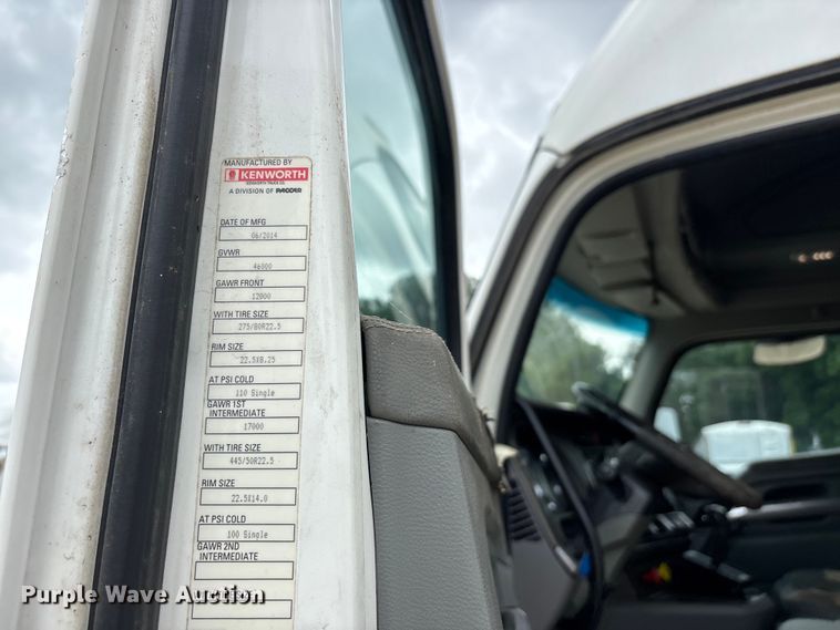 image for item ER3015 2015 Kenworth T680 semi truck
