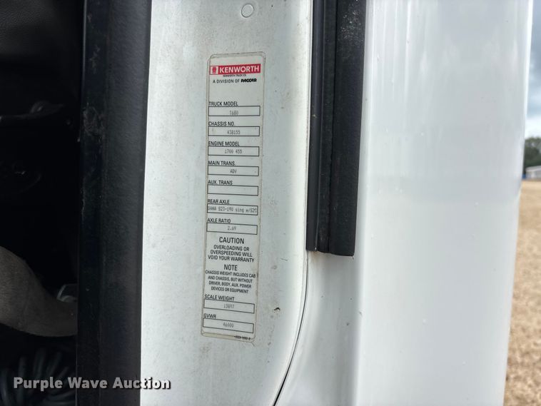 image for item ER3015 2015 Kenworth T680 semi truck