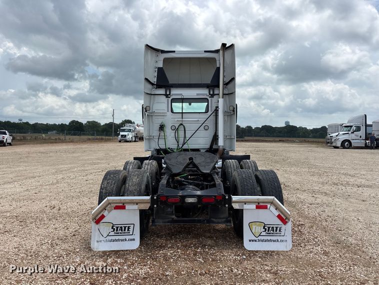 image for item ER3016 2020 Volvo VNR semi truck