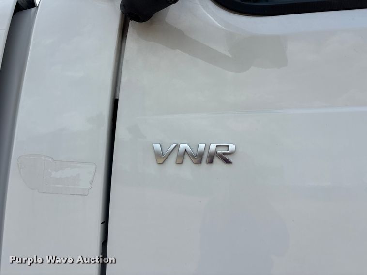 image for item ER3016 2020 Volvo VNR semi truck