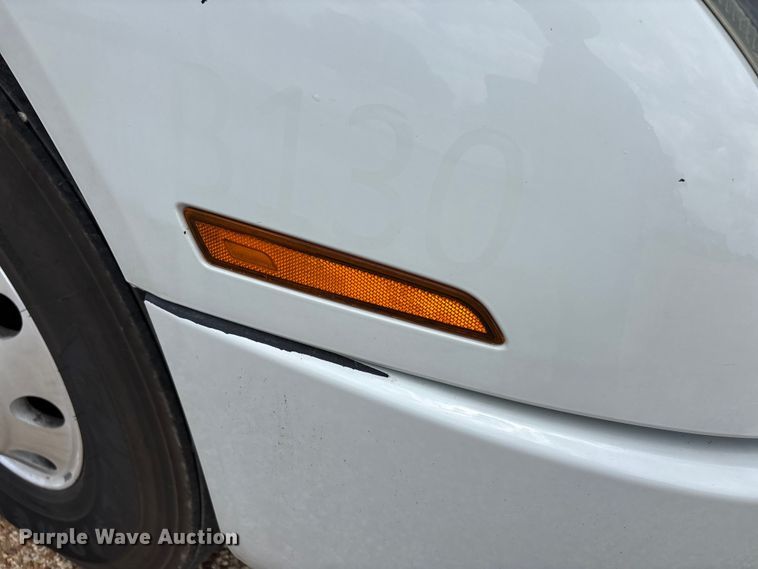 image for item ER3016 2020 Volvo VNR semi truck