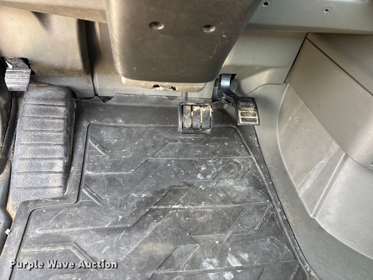image for item ER3016 2020 Volvo VNR semi truck