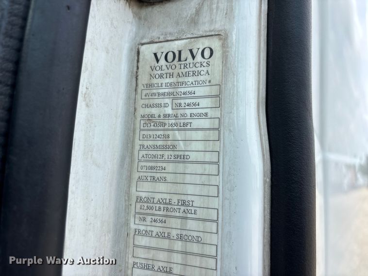 image for item ER3016 2020 Volvo VNR semi truck