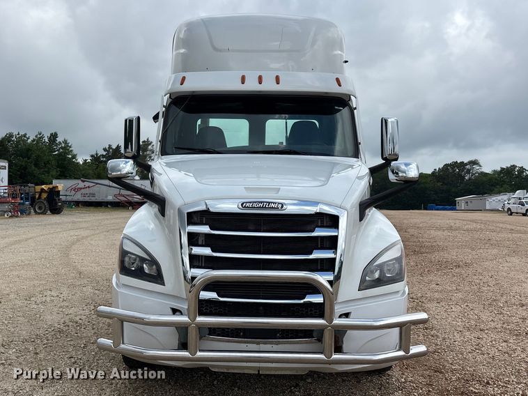 image for item ER3017 2021 Freightliner Cascadia semi truck