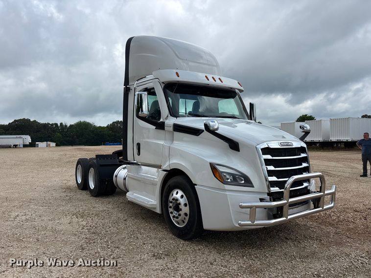 image for item ER3017 2021 Freightliner Cascadia semi truck