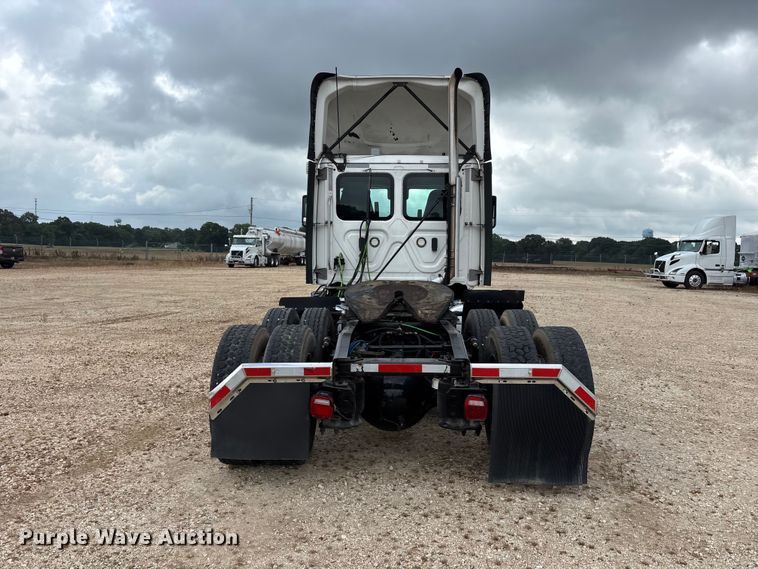 image for item ER3017 2021 Freightliner Cascadia semi truck