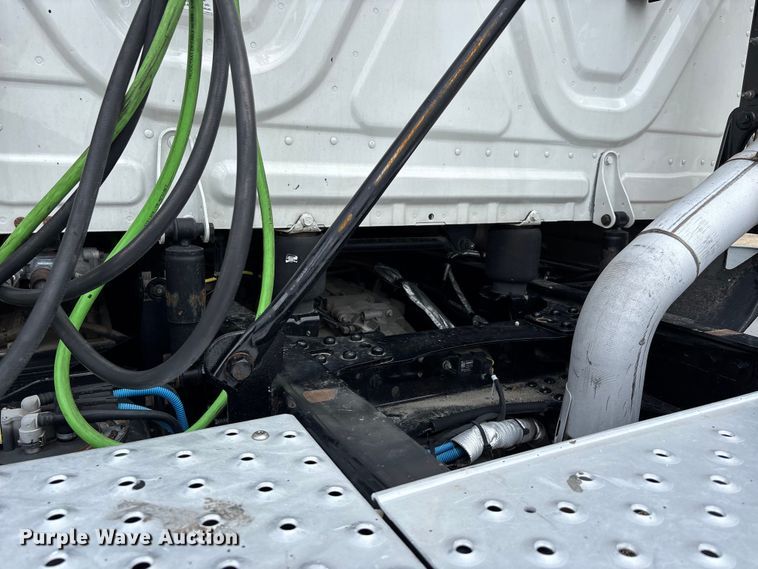 image for item ER3017 2021 Freightliner Cascadia semi truck