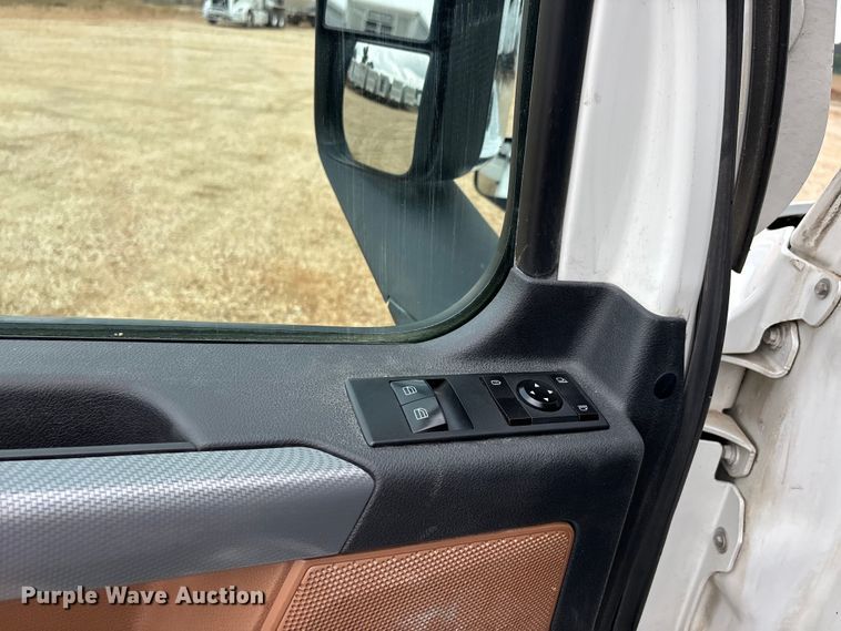 image for item ER3017 2021 Freightliner Cascadia semi truck