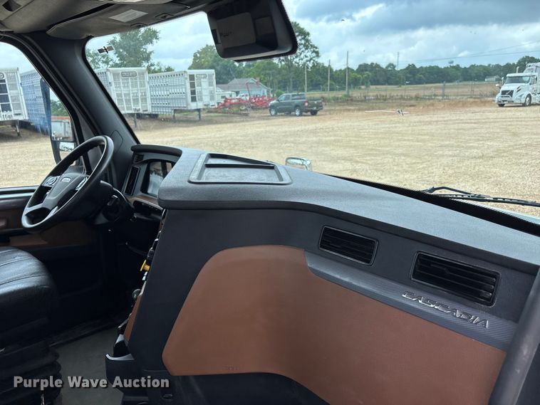 image for item ER3017 2021 Freightliner Cascadia semi truck