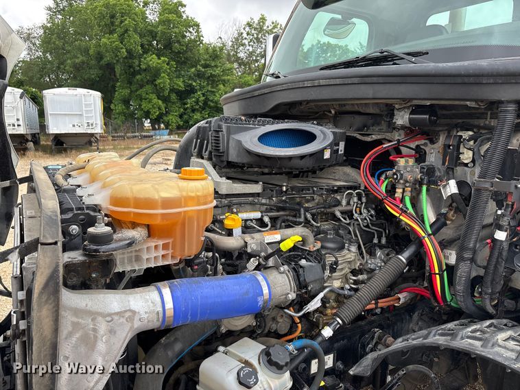 image for item ER3017 2021 Freightliner Cascadia semi truck