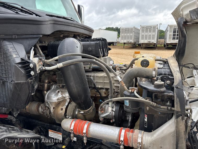 image for item ER3017 2021 Freightliner Cascadia semi truck