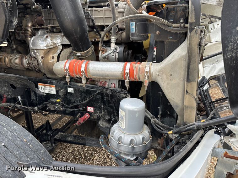 image for item ER3017 2021 Freightliner Cascadia semi truck