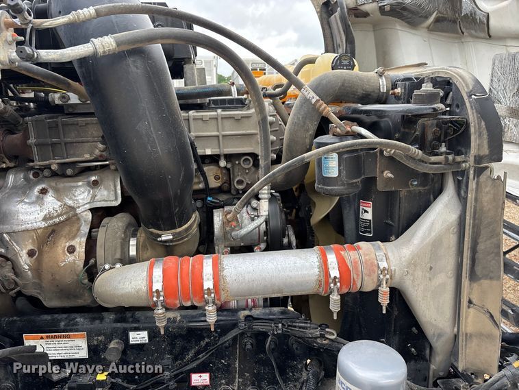 image for item ER3017 2021 Freightliner Cascadia semi truck