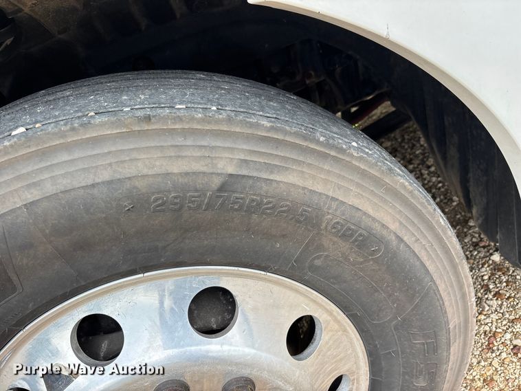 image for item ER3017 2021 Freightliner Cascadia semi truck