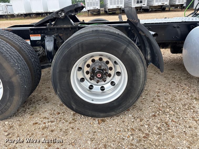 image for item ER3017 2021 Freightliner Cascadia semi truck