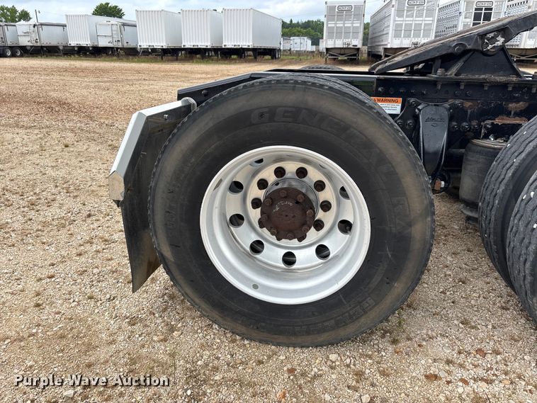 image for item ER3017 2021 Freightliner Cascadia semi truck