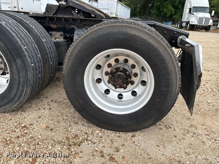 image for item ER3017 2021 Freightliner Cascadia semi truck