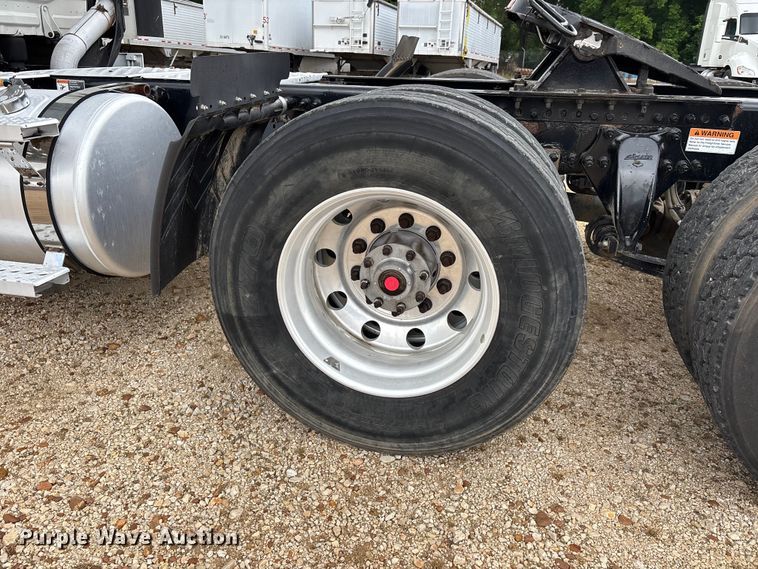 image for item ER3017 2021 Freightliner Cascadia semi truck