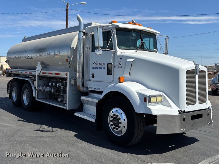 image for item ER7559 1995 Kenworth T450 fuel truck