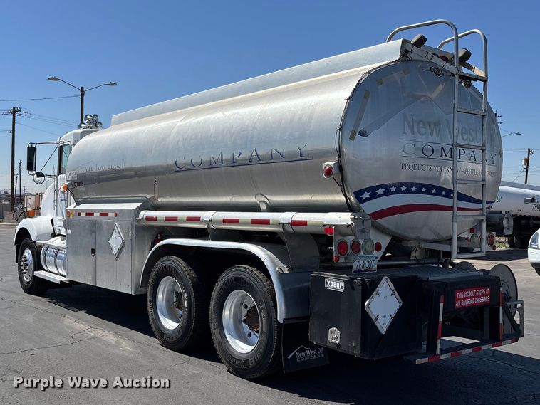 image for item ER7559 1995 Kenworth T450 fuel truck