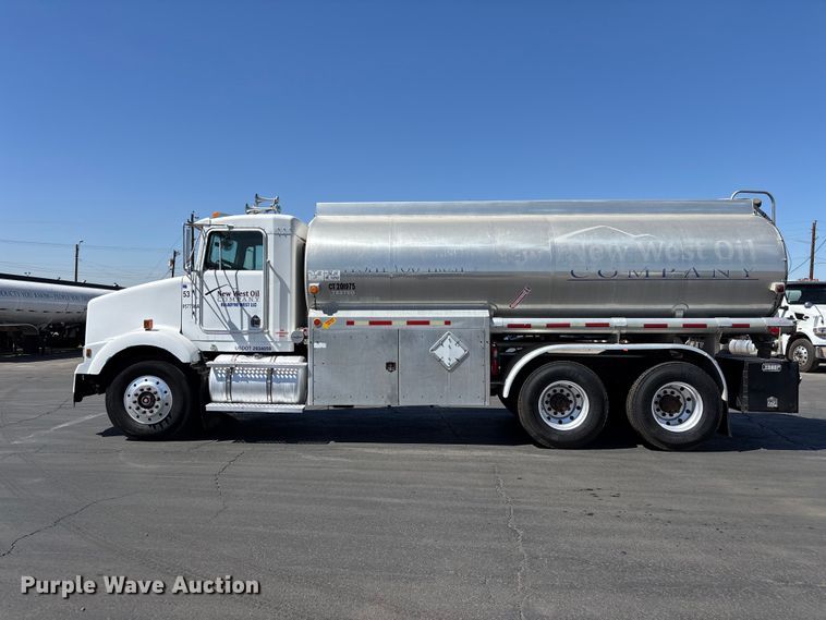 image for item ER7559 1995 Kenworth T450 fuel truck