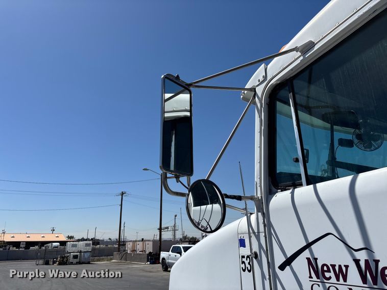 image for item ER7559 1995 Kenworth T450 fuel truck