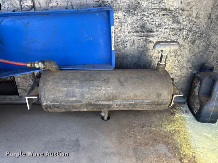 image for item ER7559 1995 Kenworth T450 fuel truck