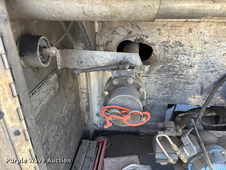 image for item ER7559 1995 Kenworth T450 fuel truck