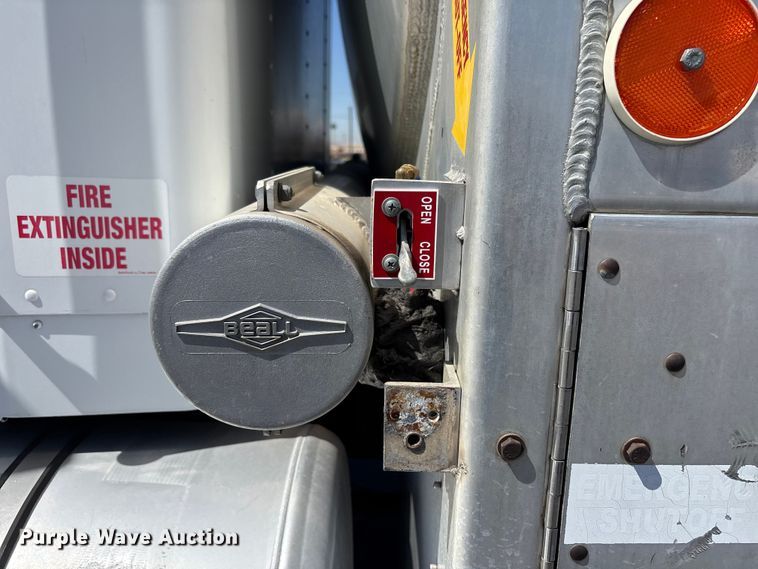 image for item ER7559 1995 Kenworth T450 fuel truck