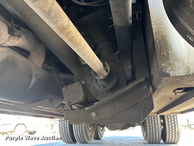 image for item ER7559 1995 Kenworth T450 fuel truck