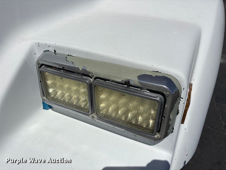 image for item ER7559 1995 Kenworth T450 fuel truck