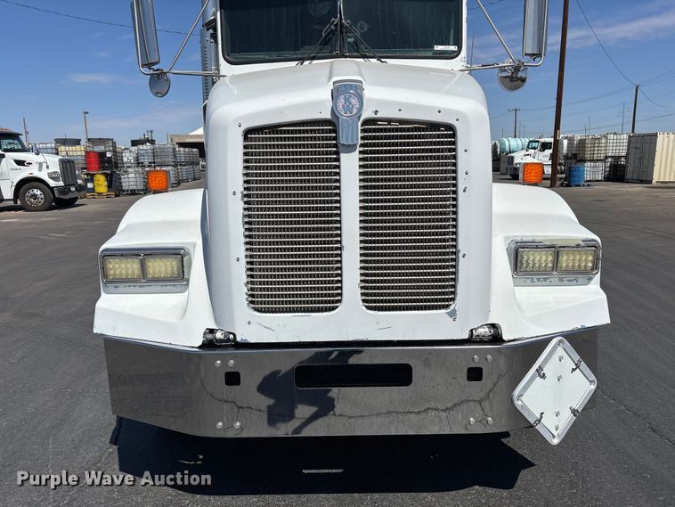 image for item ER7559 1995 Kenworth T450 fuel truck