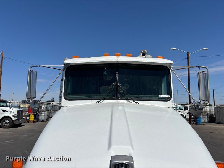 image for item ER7559 1995 Kenworth T450 fuel truck