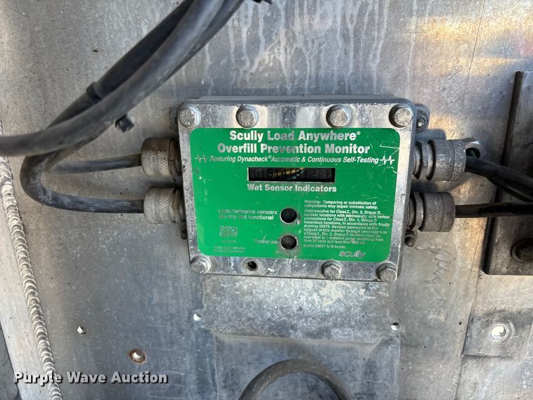 image for item ER7559 1995 Kenworth T450 fuel truck