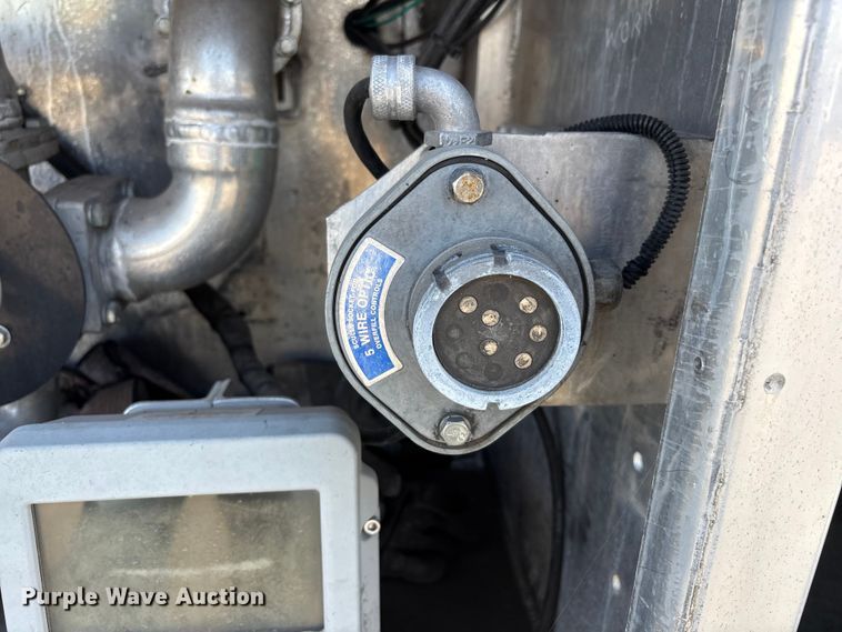 image for item ER7559 1995 Kenworth T450 fuel truck