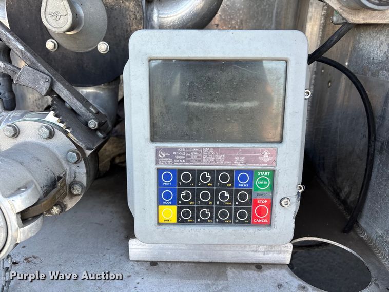 image for item ER7559 1995 Kenworth T450 fuel truck
