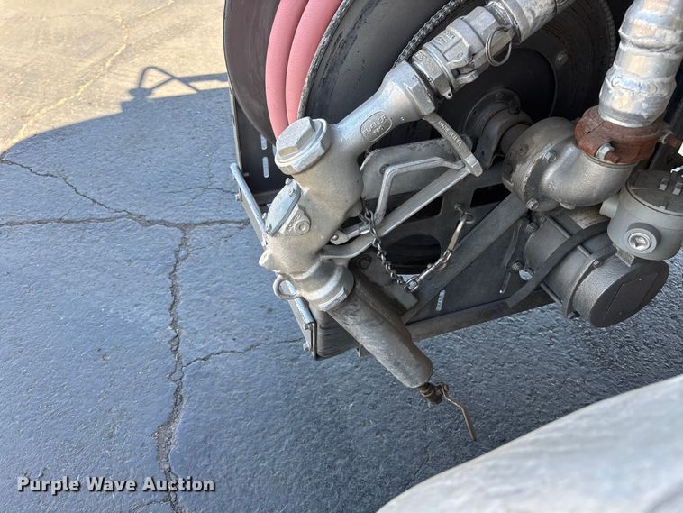 image for item ER7559 1995 Kenworth T450 fuel truck