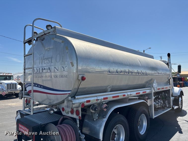 image for item ER7559 1995 Kenworth T450 fuel truck