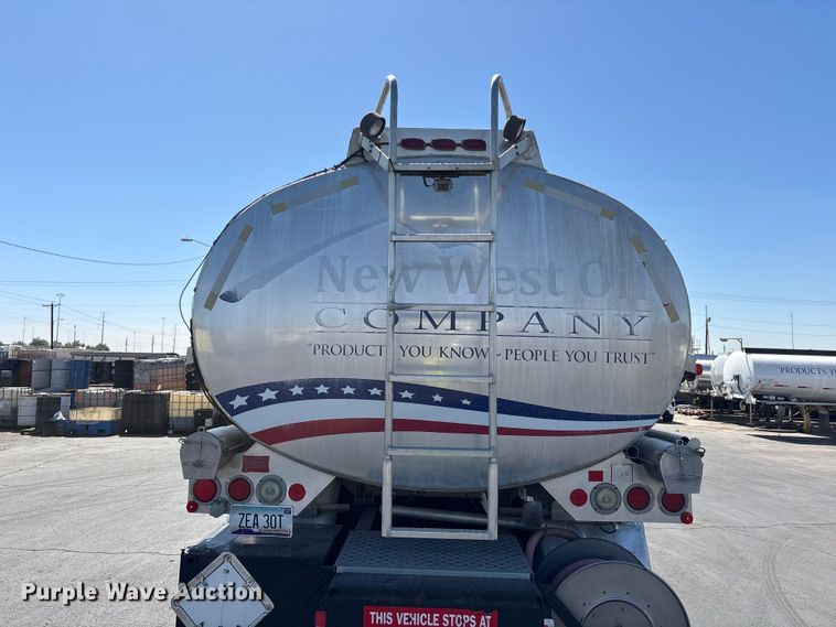 image for item ER7559 1995 Kenworth T450 fuel truck