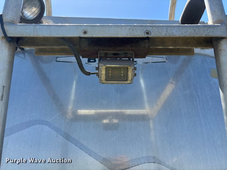image for item ER7559 1995 Kenworth T450 fuel truck